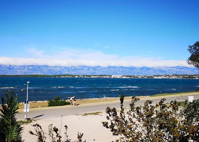 Aurora Apartments-Nin- 25M To The Beach