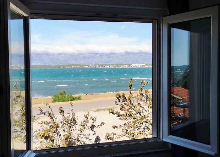 Aurora Apartments-Nin- 25M To The Beach